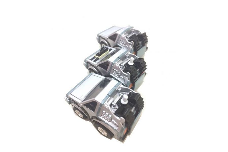 違い、わかりますか？デロリアンのチョロQセットが入荷しました