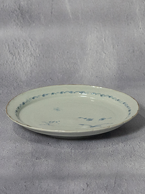 染付野花蝶文輪花皿 - 佐藤もも子 作家もの器 | zakka土の記憶