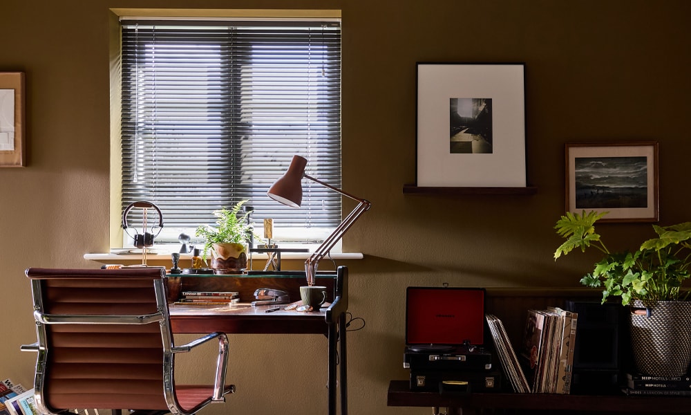 アルミブラインド | スラット開閉で調光らくらく、耐久性に優れた