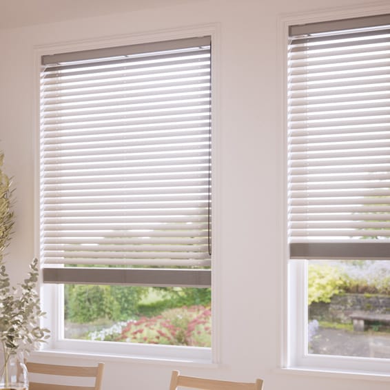 ソリッド ライトグレー ウッドブラインド