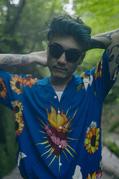 BIOGRAPHY - TOMOTH - UNIVERSAL MUSIC JAPAN