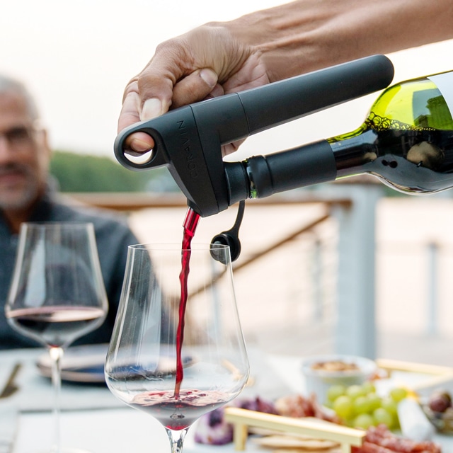 ワインの長期保存を可能にするコラヴァン ピボット ブラック