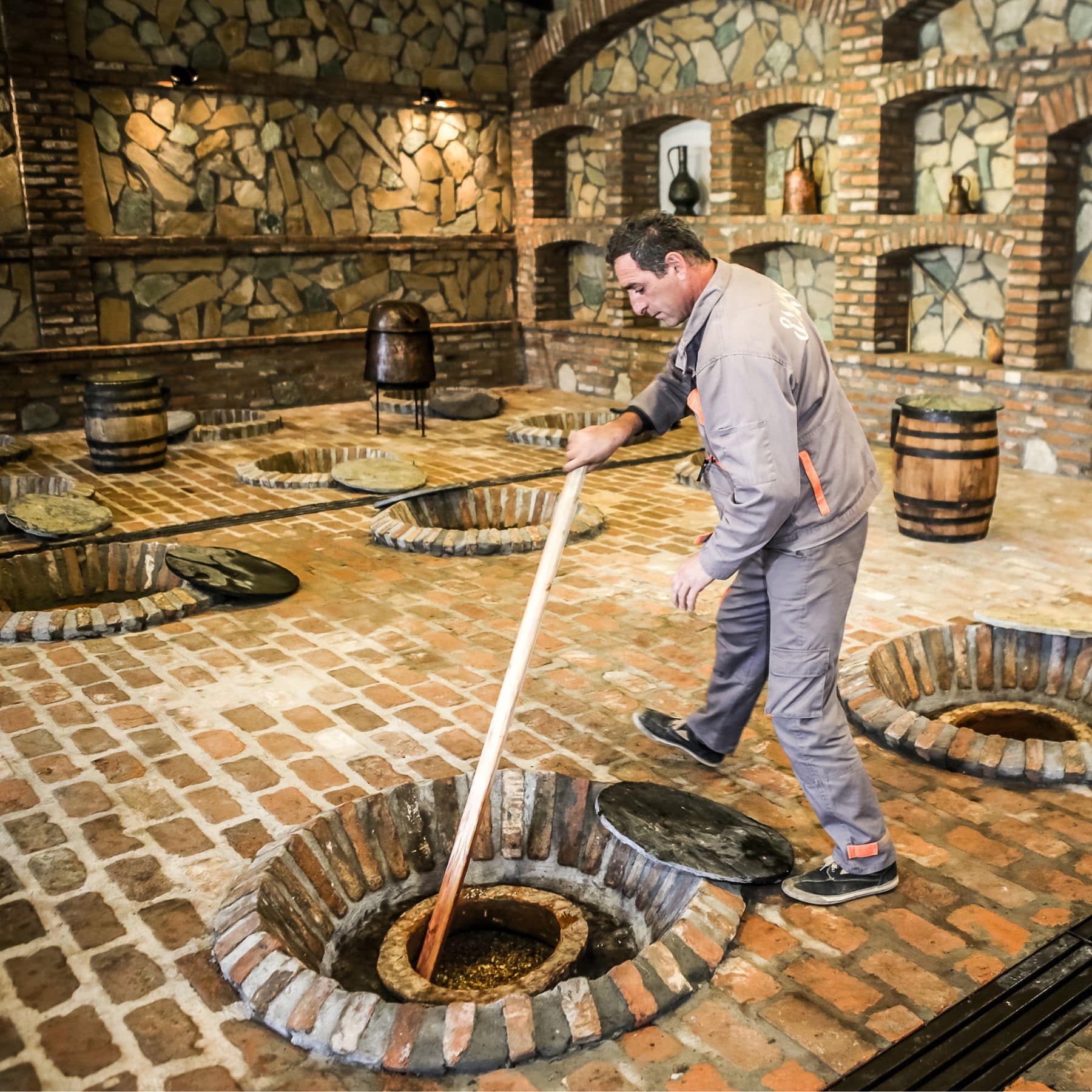 マカシヴィリ・ワイン・セラー ルカツィテリ／ヴァジアニ・ワイナリー