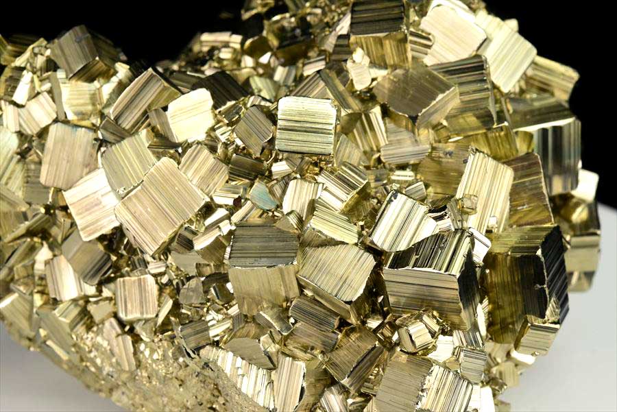 取扱量・品質は業界トップクラス｜パイライト（黄鉄鉱）クラスター原石