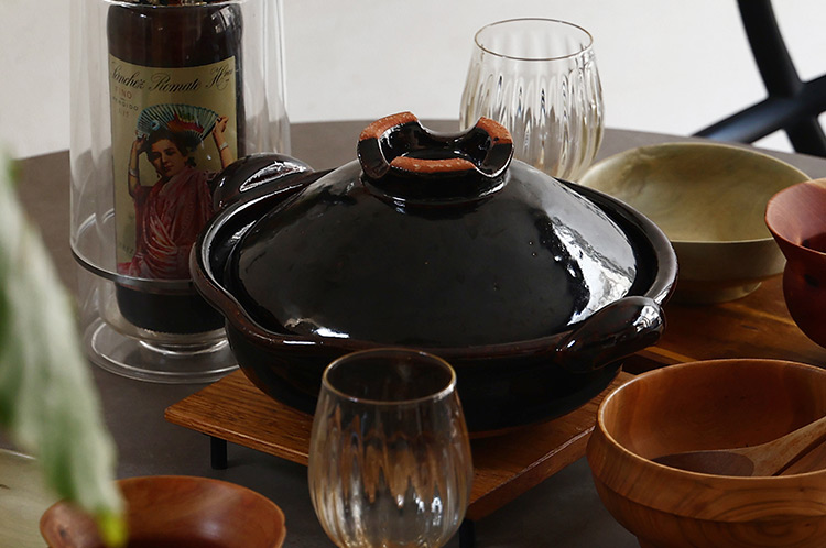 伊賀焼土楽 口付黒鍋7寸 ｜ 暮らしのうつわ花田 和食器 通販