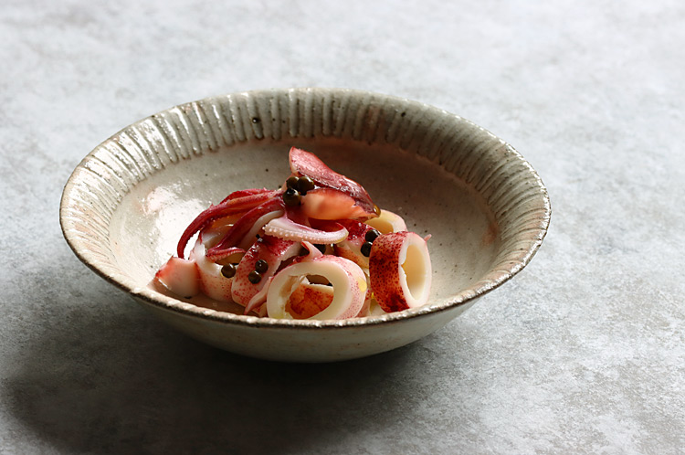 古賀雄二郎 縁鎬5寸反り浅鉢 粉引【H】 ｜ 暮らしのうつわ花田 和食器 通販