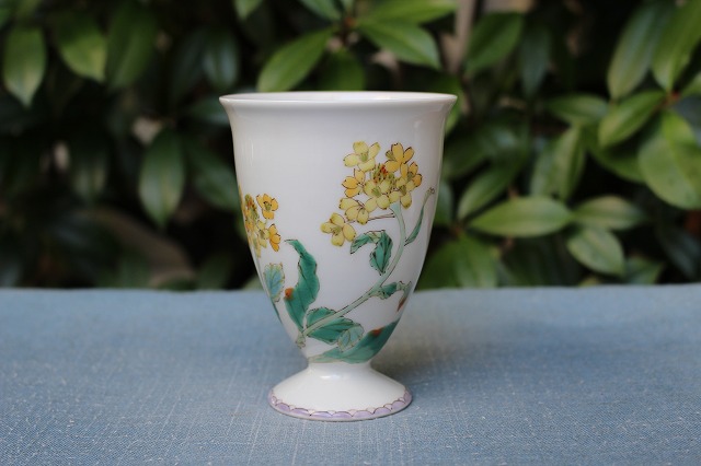 石川県白山市で作陶されている九谷焼作家平野由佳さんのフリーカップ台