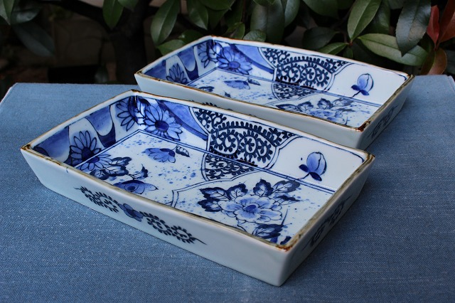 長崎県伊万里市で作陶されている寛右エ門窯作の染付牡丹たこ唐草箱皿