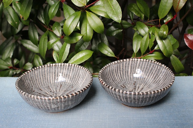 岐阜県土岐市の三浦繁久さんの鼠志野十草取鉢 うつわ家膳｜人気作家