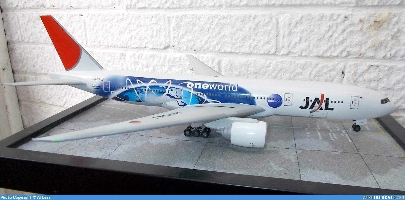 Japan Airlines JAL (Oneworld mural) Boeing 777-200 - Minicraft 1