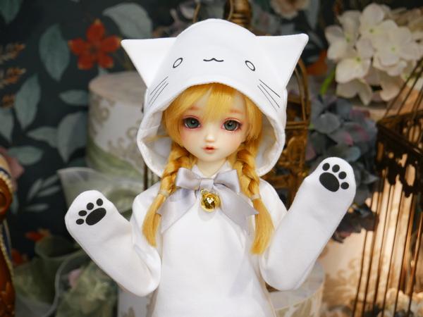 2025年9月13日より発売♪「白ねこパーカー・ミニ」のご紹介です | 天使