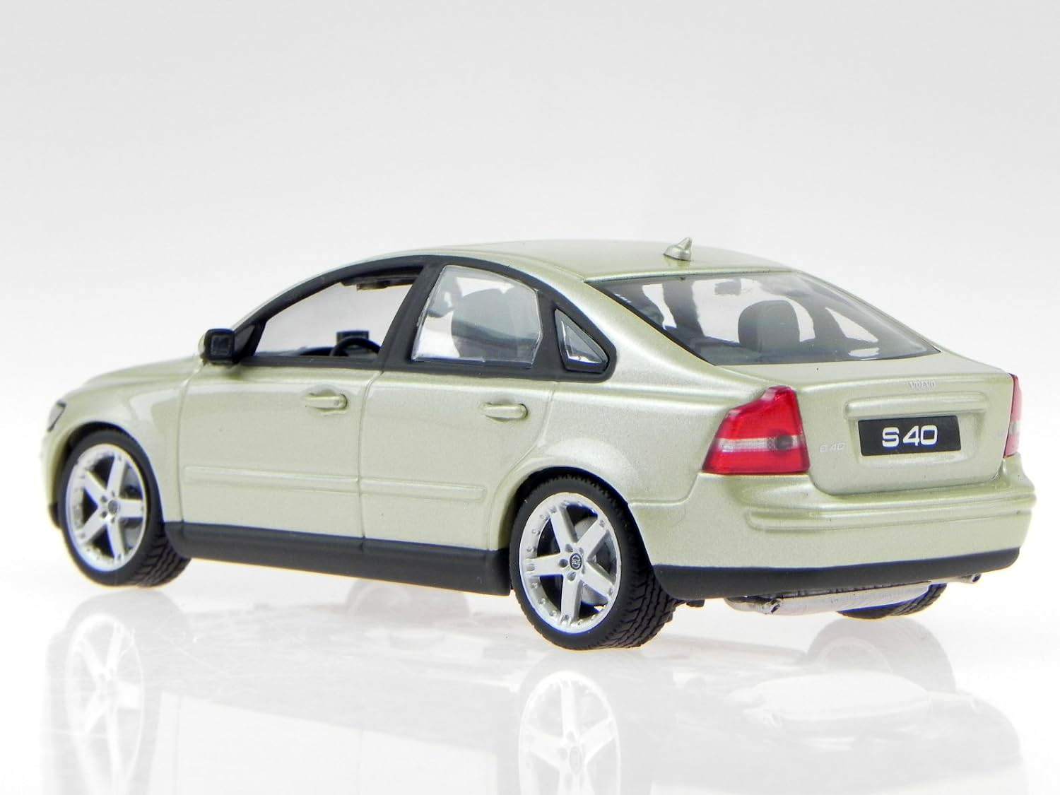 Volvo S40 Light Green Metallic - Minichamps 1:43 Volvo Edition