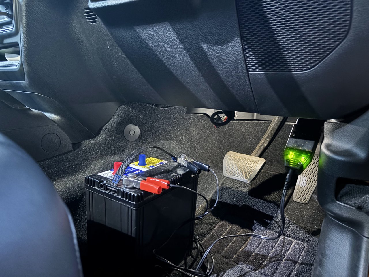 JEEP ラングラー2.0(JL型)のバッテリー交換をしました - 自動車