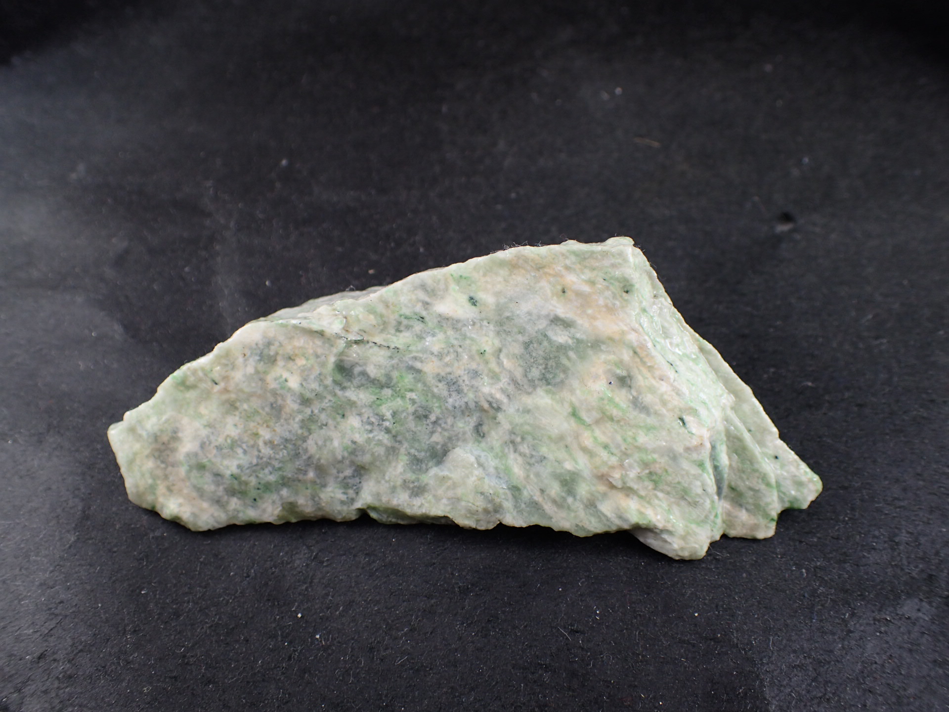 日高翡翠 さざれ石 ｜石の販売専門店【vec stone club】