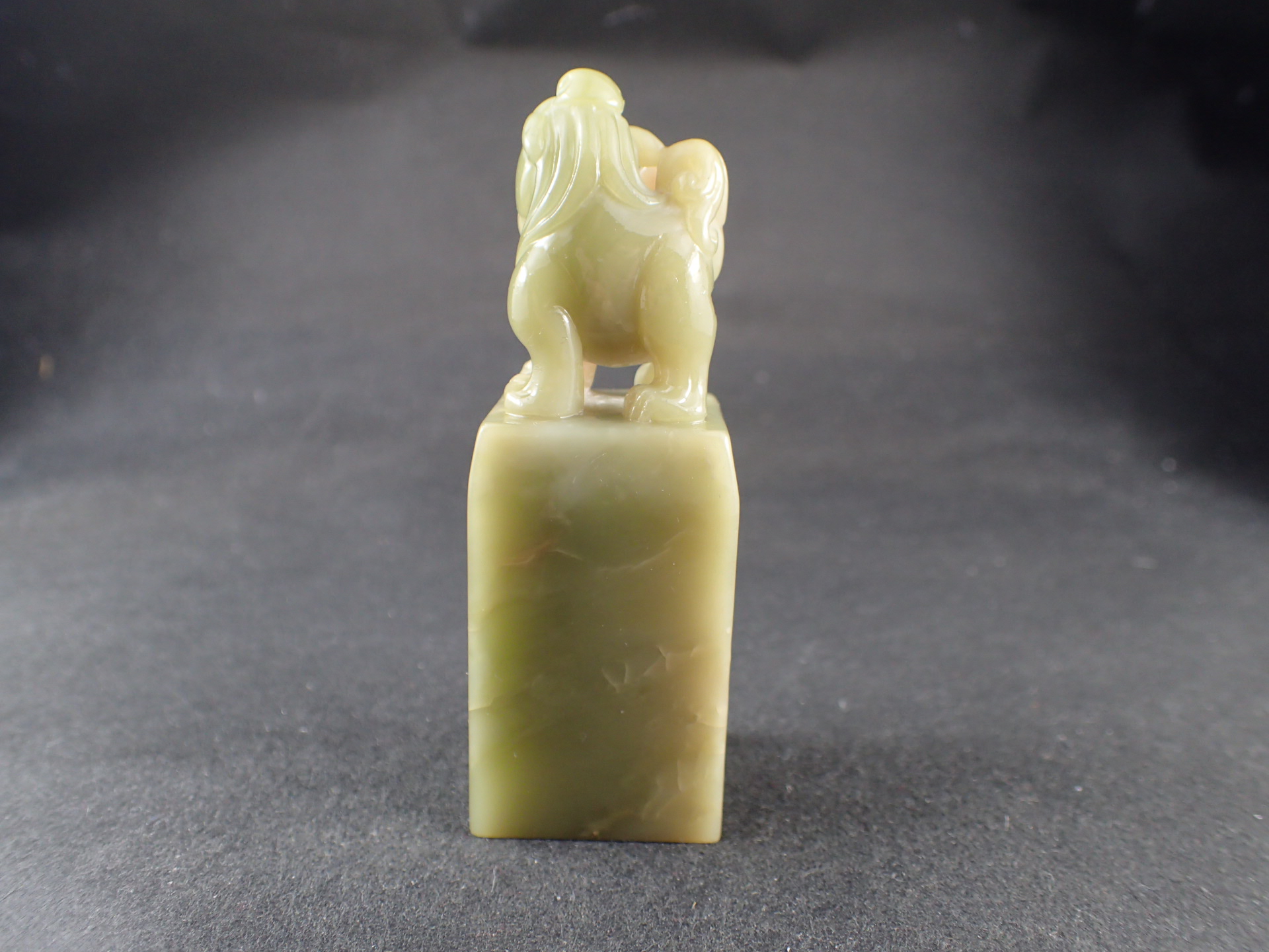 最高品質寿山石（高山石同尾緑)（吉祥善）彫刻品 马 铭生 氏 作 中国