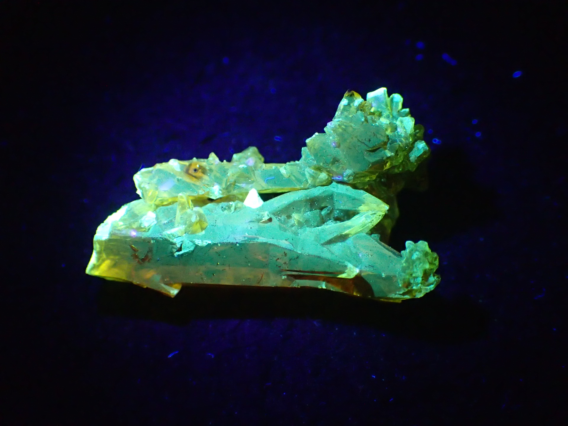 最高品質ジンカイト（紅亜鉛鉱、ZnO) Olawa, Lower Silesia, Porland