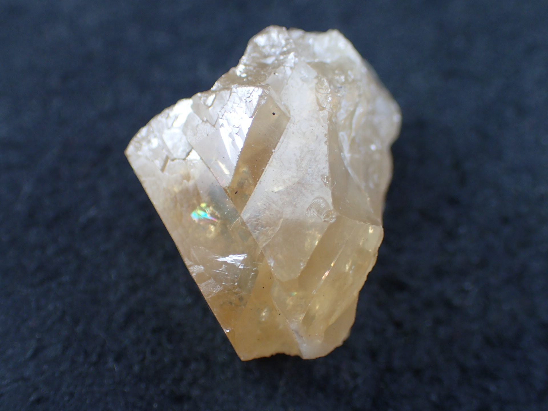 灰重石(Scheelite) ｜石の販売専門店【vec stone club】