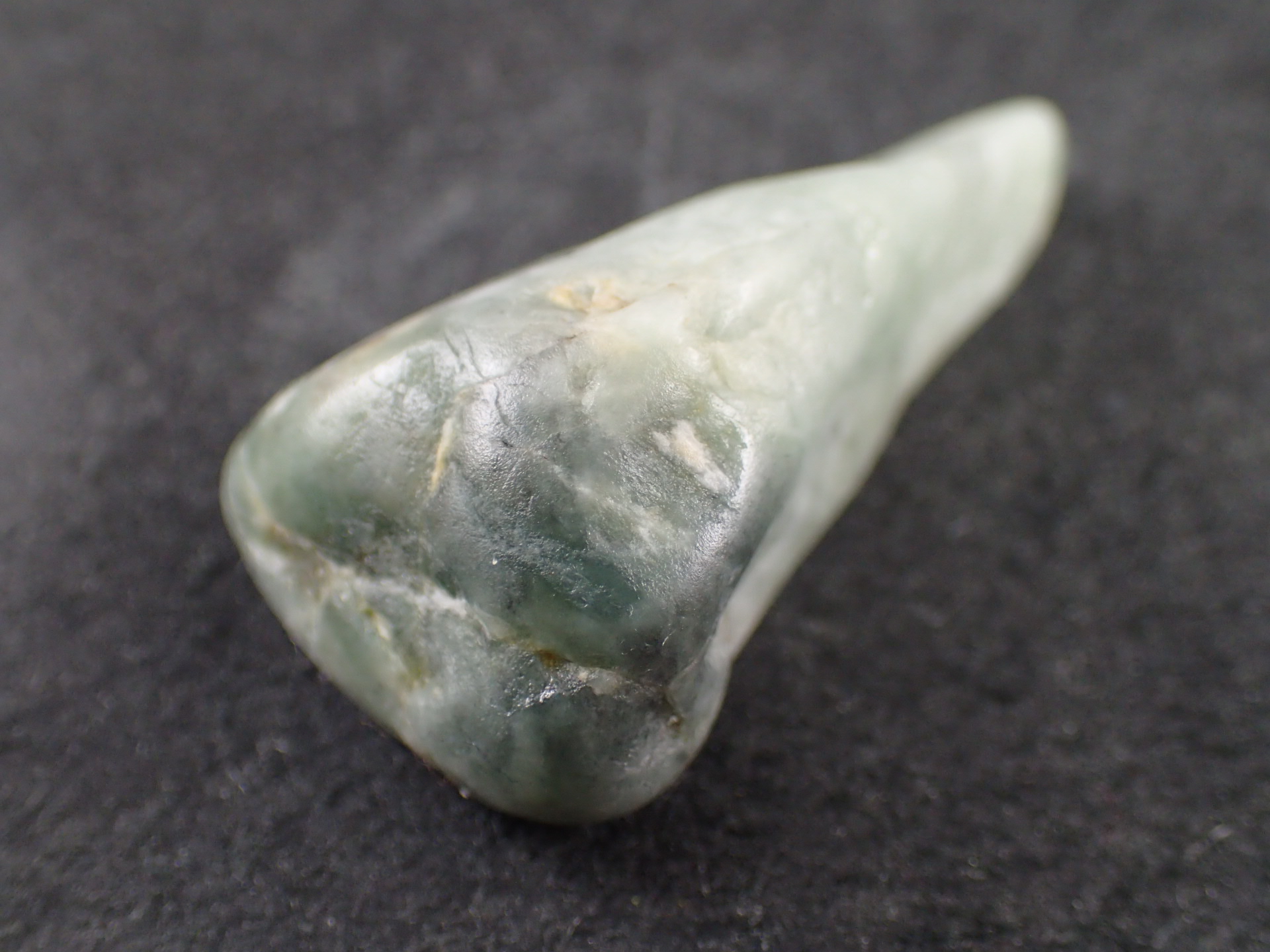 糸魚川翡翠 原石 ｜石の販売専門店【vec stone club】