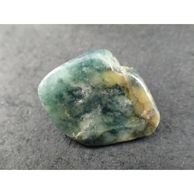 最高品質ダークグリーン糸魚川翡翠(Itoigawa Jade) 新潟県糸魚川市産