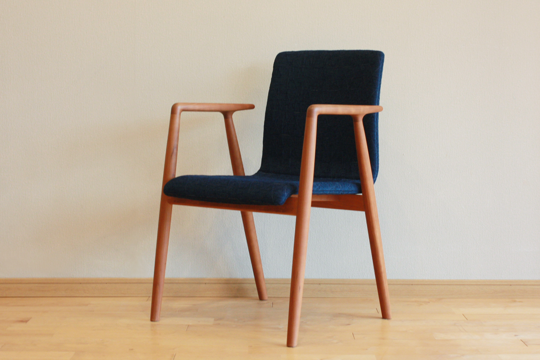 チェア GINA(ジーナ)│高い木工技術、デザイナーと共同での製品開発