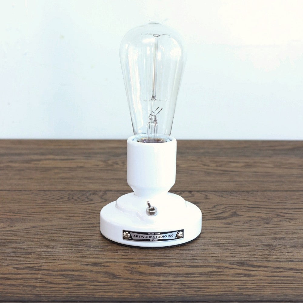 個性的な光を楽みたい♪スタンドランプ「コンパススタンド」（ホワイト