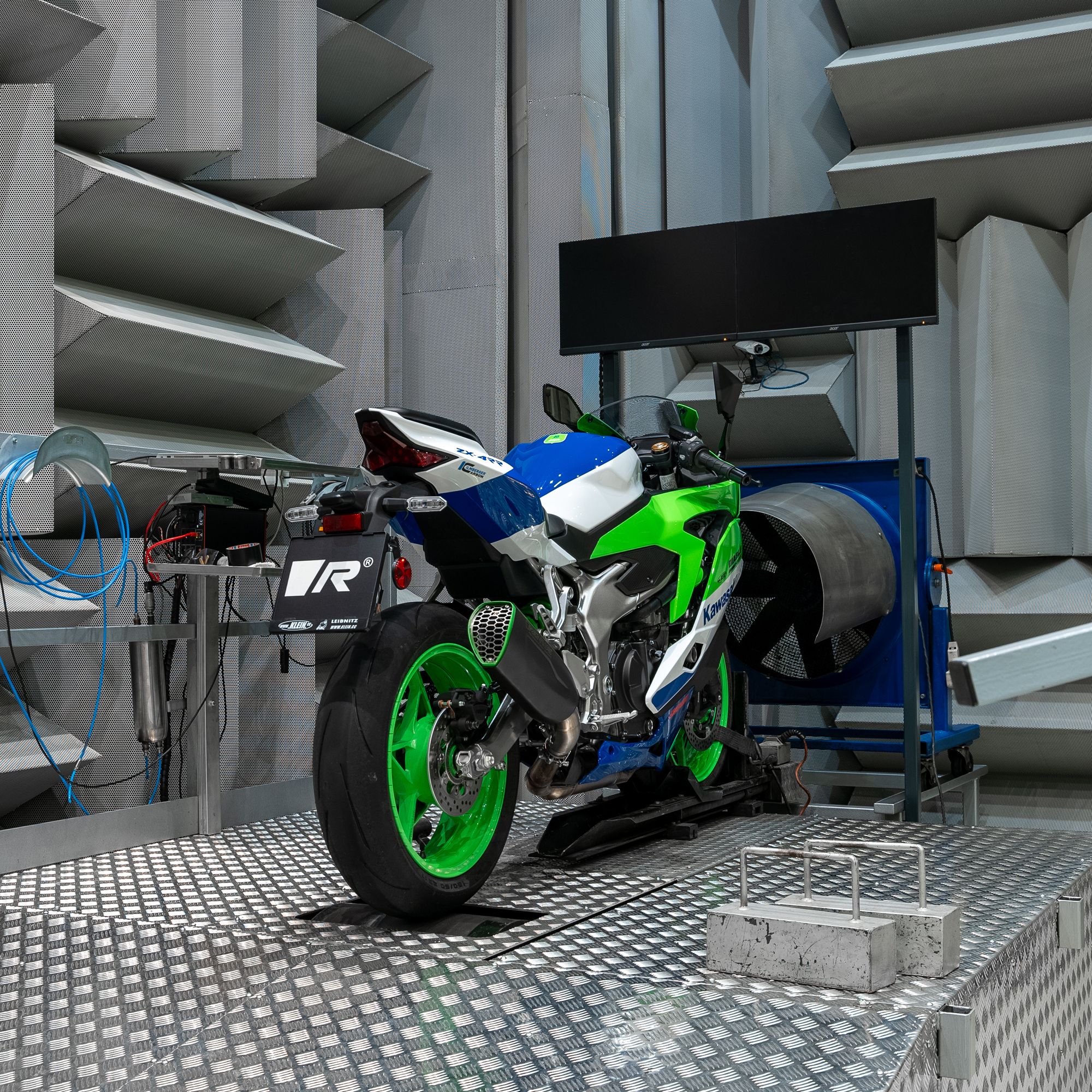 Remus Nxt stainless steel black racing slip-on for KAWASAKI ZX4 R