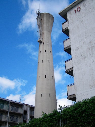 撮影10年、「団地の給水塔大図鑑」著者の使命感 : 読売新聞