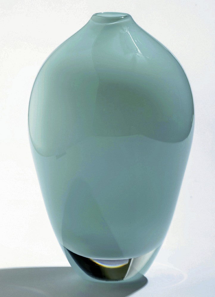 富山】ガラス工房30年（中） 独自の青開発試行錯誤 ：地域ニュース