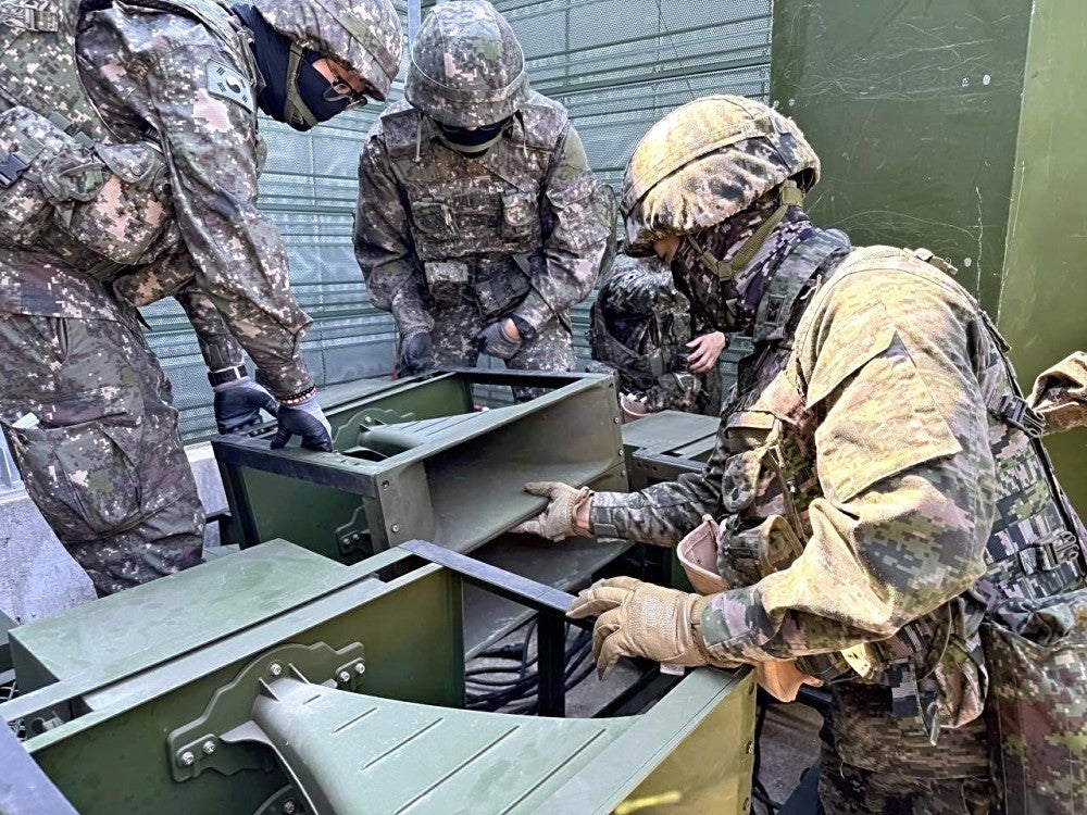 韓国軍が6年ぶり宣伝放送、拡声機でKポップ…北朝鮮のゴミ風船に対抗