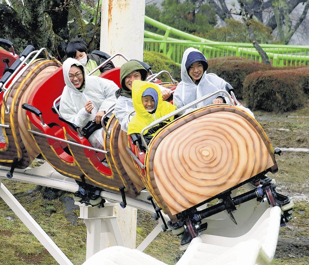 いきなり曲がるけど「怖くない」…閉園「としまえん」のミニサイクロン