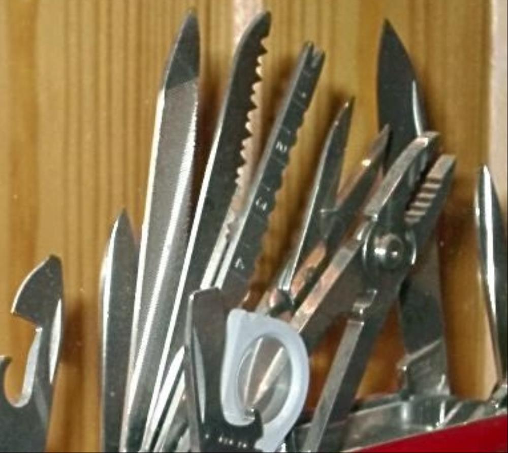 十徳ナイフを車内所持、差し戻し審で無罪判決…人に対する護身用「警察