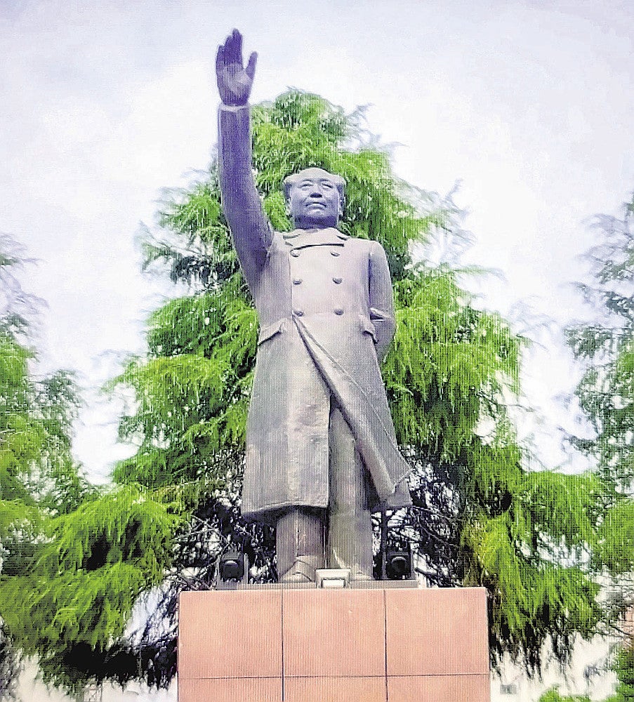 毛沢東の銅像、設置から1か月で消えた…当局が過度な崇拝を警戒か
