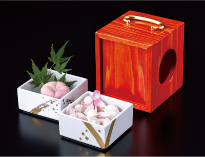 故郷の風景と技を大切に受け継ぐ 藍の遊山箱に想いを詰めて ｜ 2023年8