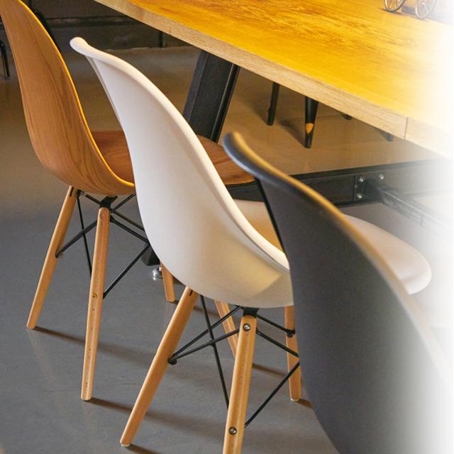 よろずやマルシェ本店 | 東谷 イームズ ルイスチェア CL-793CBK