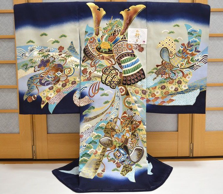 お宮参り 赤ちゃん着物 男の子 産着 初着 兜 刺繍 束ね熨斗 （紺地