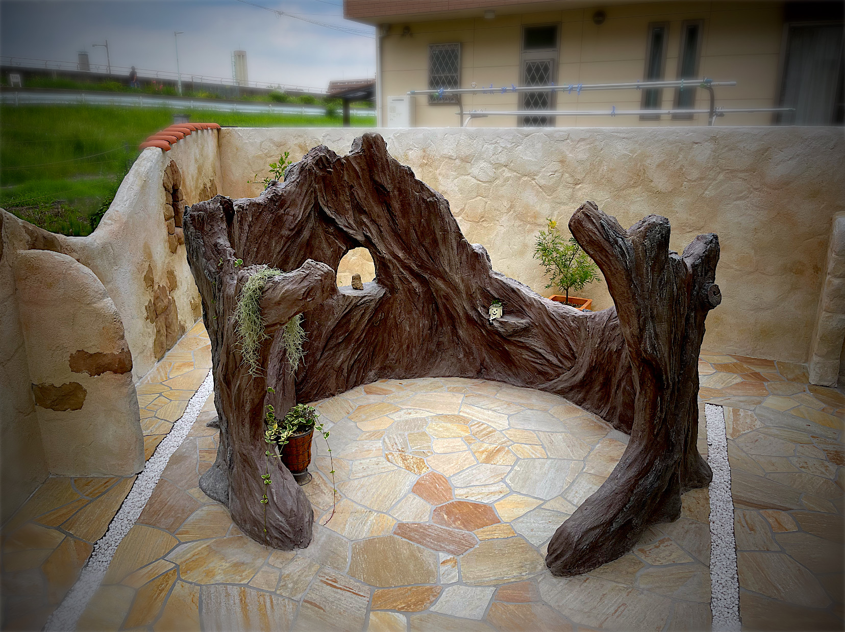 天然石とモルタル造形でつくる「ドライガーデン」が開園！ | BLOG