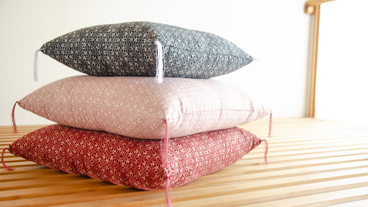 クッション座布団（中サイズ・55*59cm・新品）2枚セット - お布団の