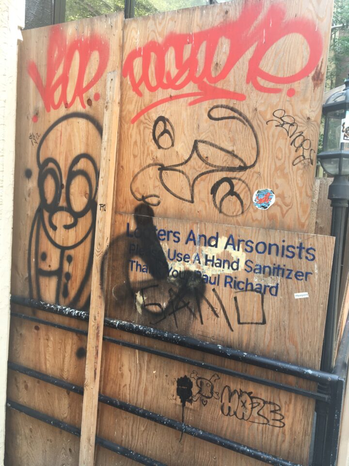 New Yorkの落書き | 山下政治 見参！