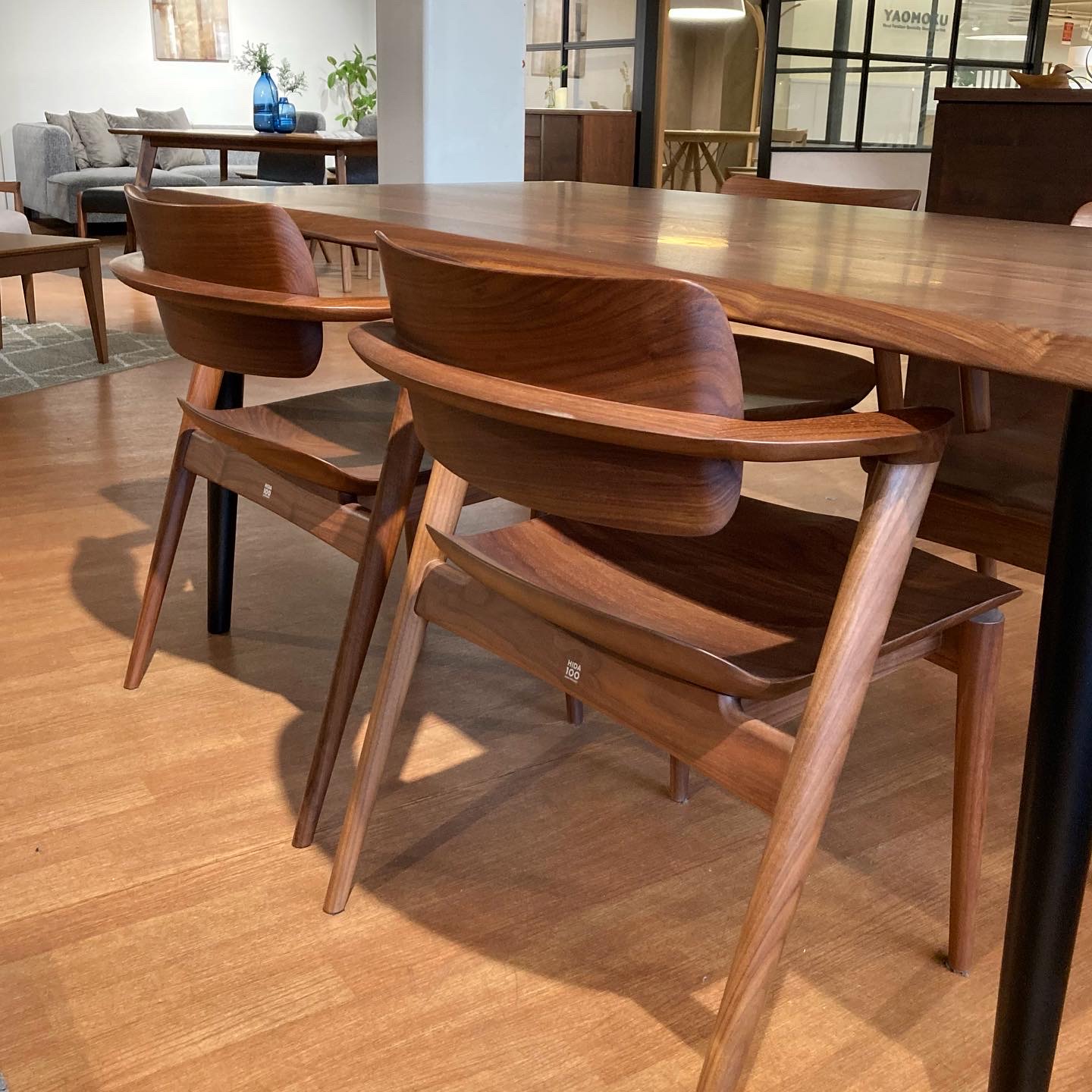 HIDAチェアと第一産業・ダイニングテーブルの組み合わせのご紹介