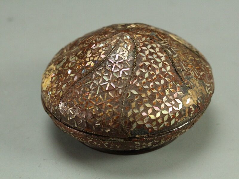 中国美術 螺鈿 砂針 捻飾 丸香合 明時代(Q83) | 京都の骨董品買取店