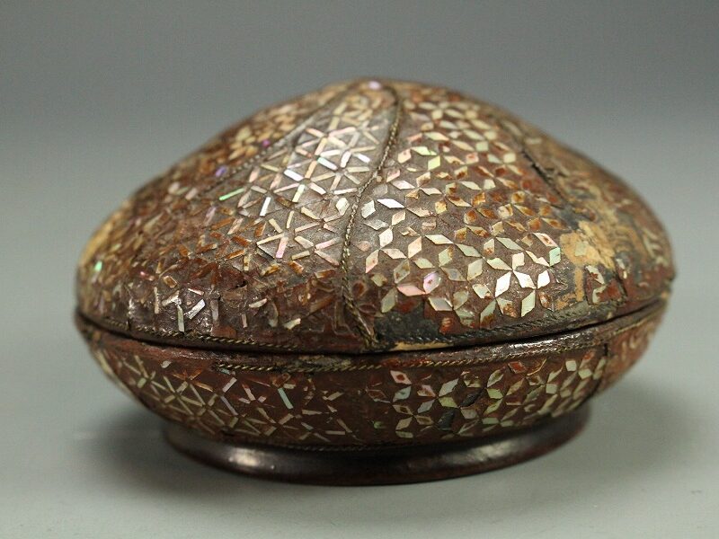 中国美術 螺鈿 砂針 捻飾 丸香合 明時代(Q83) | 京都の骨董品買取店