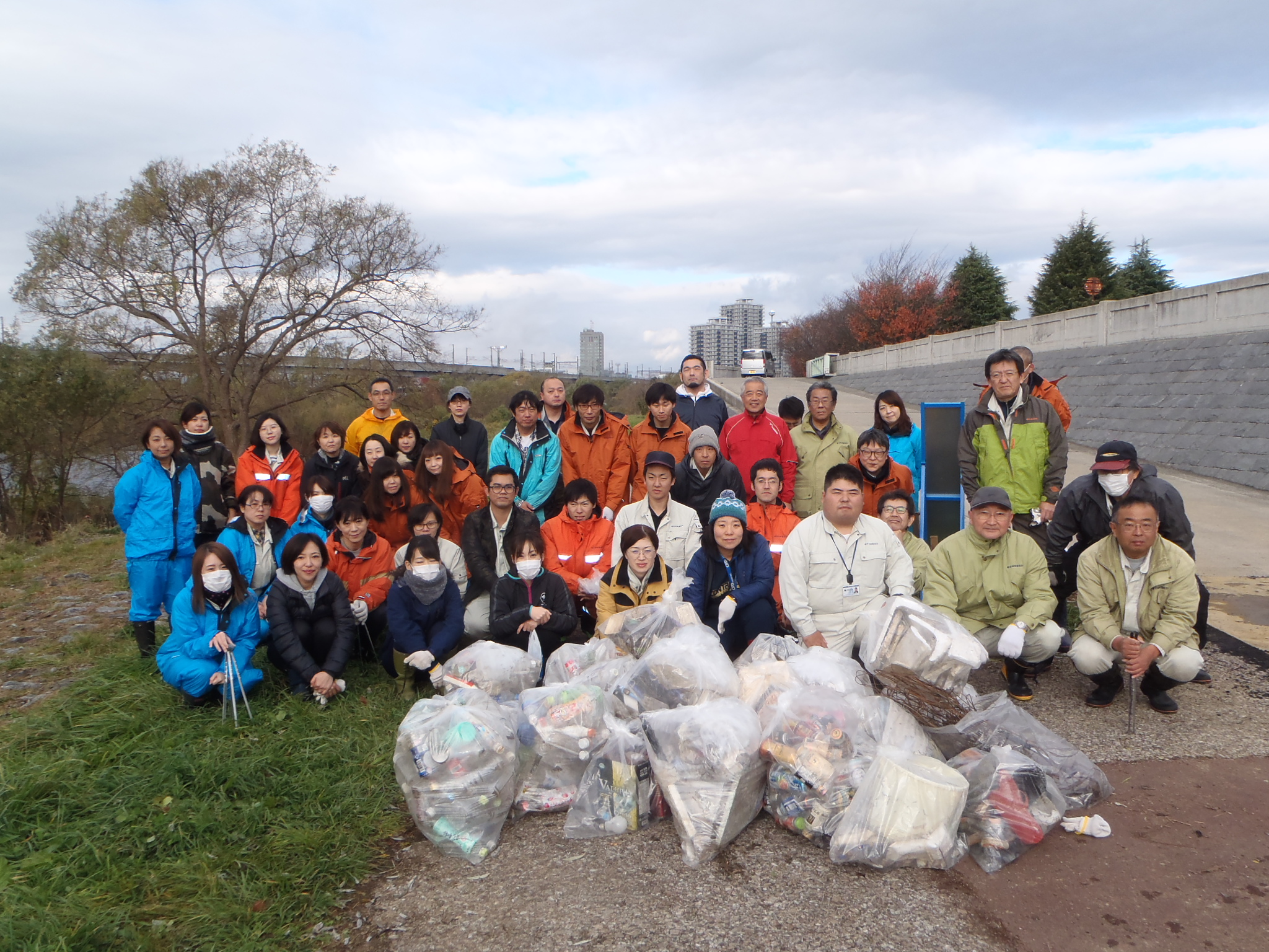 河川敷清掃作業(額縁付き) 河川敷清掃作業(額縁付き) 河川敷清掃作業