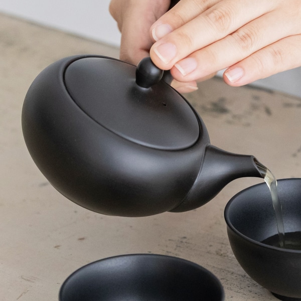 常滑焼 平急須 黒｜カップ・湯のみ・ポット｜料理家 栗原はるみ レシピ