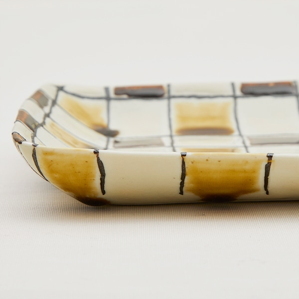 WEB限定】藤井敬之 三彩格子文角浅鉢 黄茶｜作家もの｜料理家 栗原