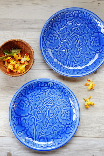 丸皿25cm フラワー ブルー 雑貨とセラドン焼き食器の通販専門