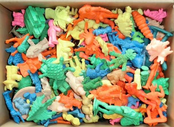 怪獣、ウルトラマン消しゴム等・大量セット - ゼウスの森