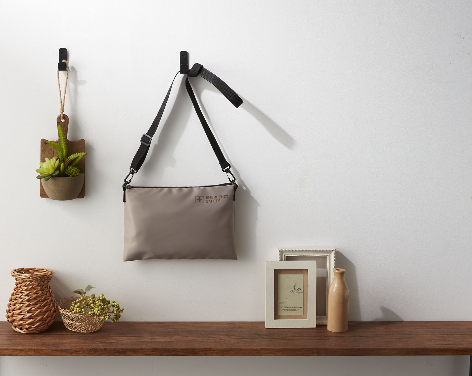 サコッシュ防災セット| 株式会社ゼニス