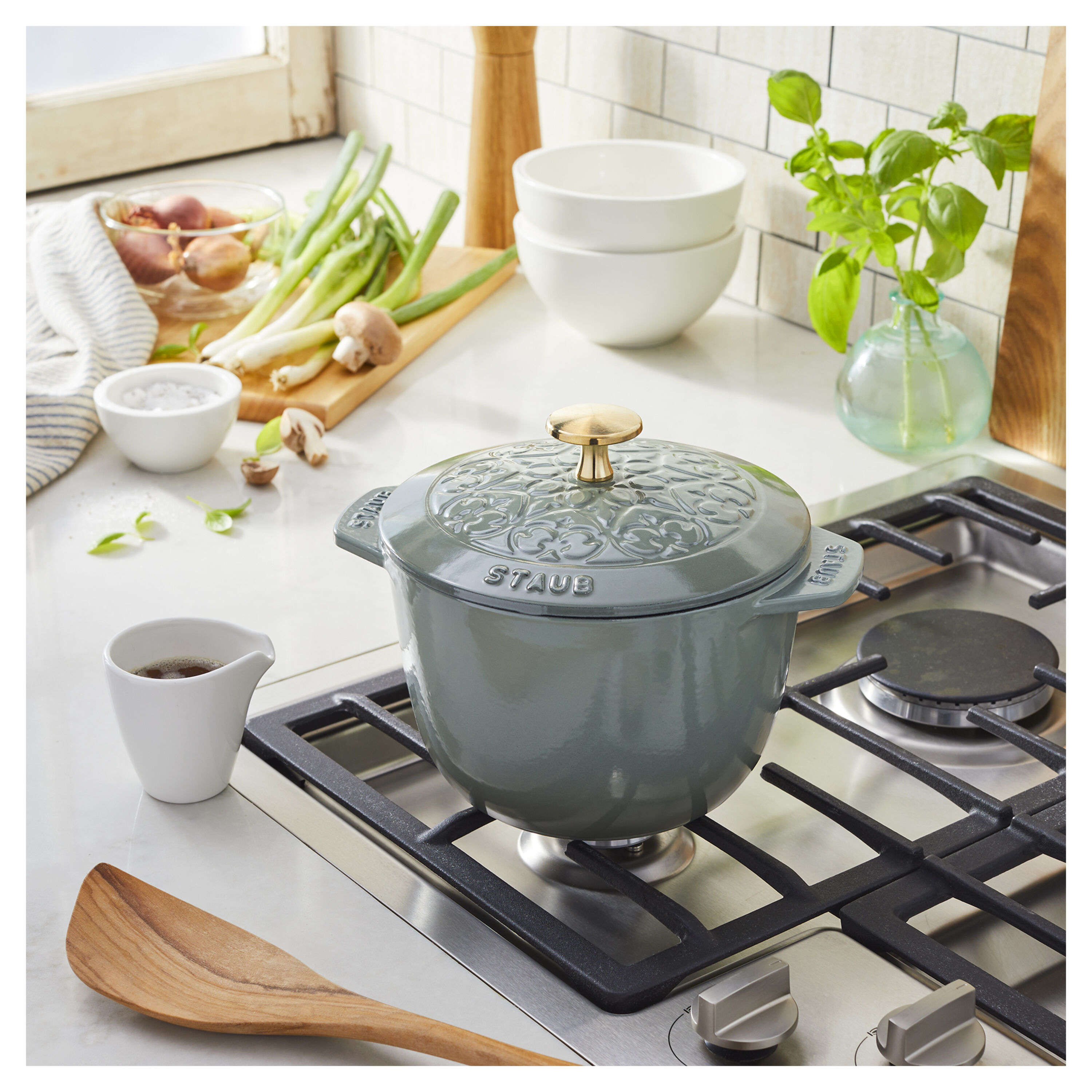 ストウブ 鋳物ホーロー鍋 ラ・ココット de GOHAN リリー