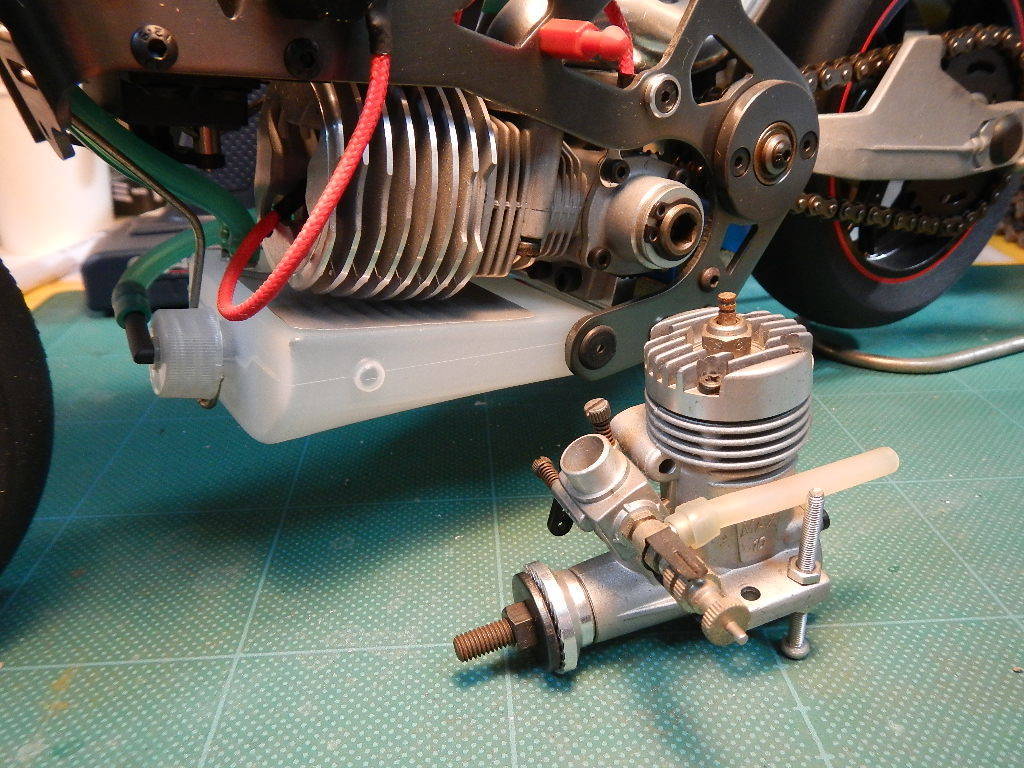 DUCATI 999R 1/5スケールGPバイク: 東名川崎製作所（仮）