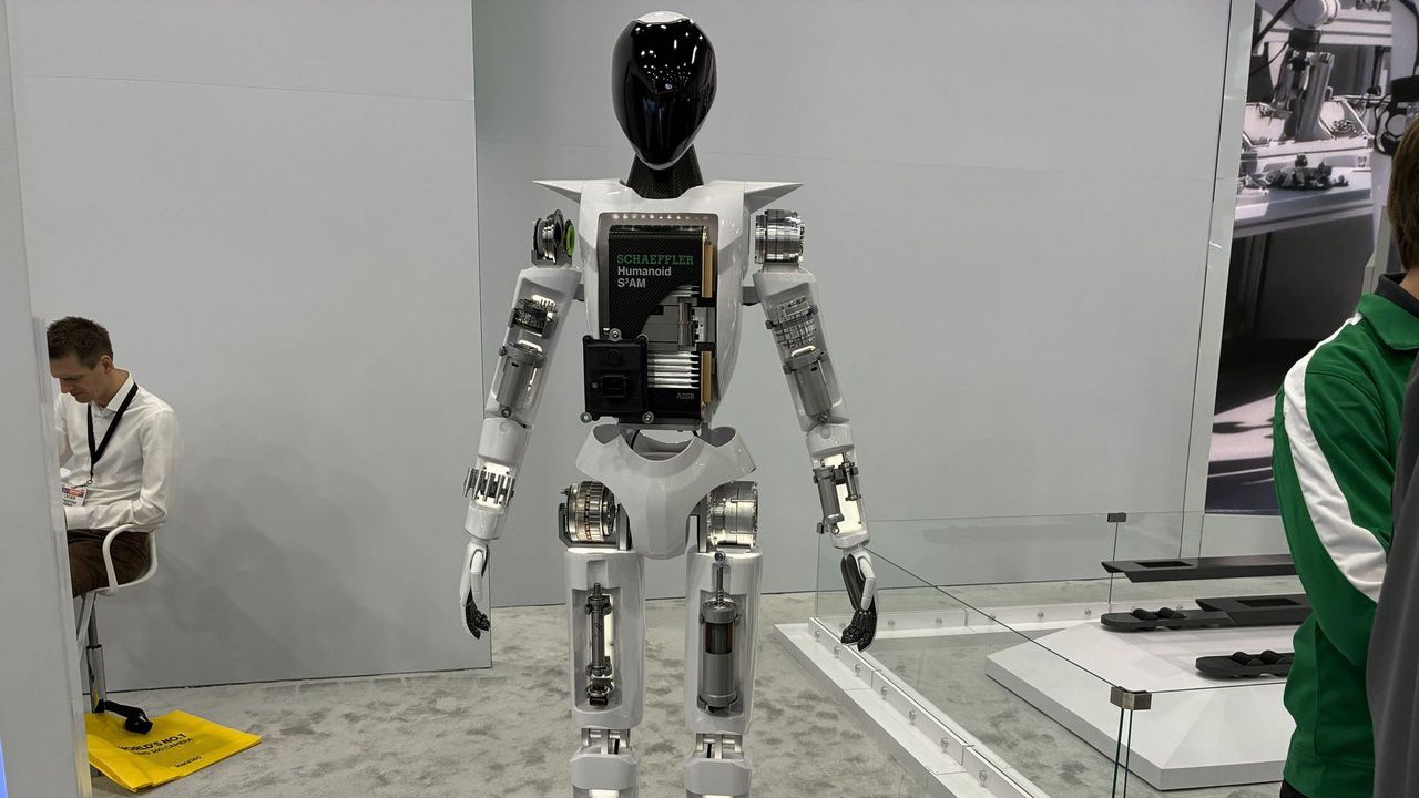 客寄せパンダから役立つ人型ロボへ、鍵握るアクチュエーターで開発競争